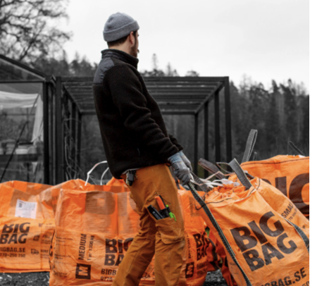 bild på big bag medarbetare säckar